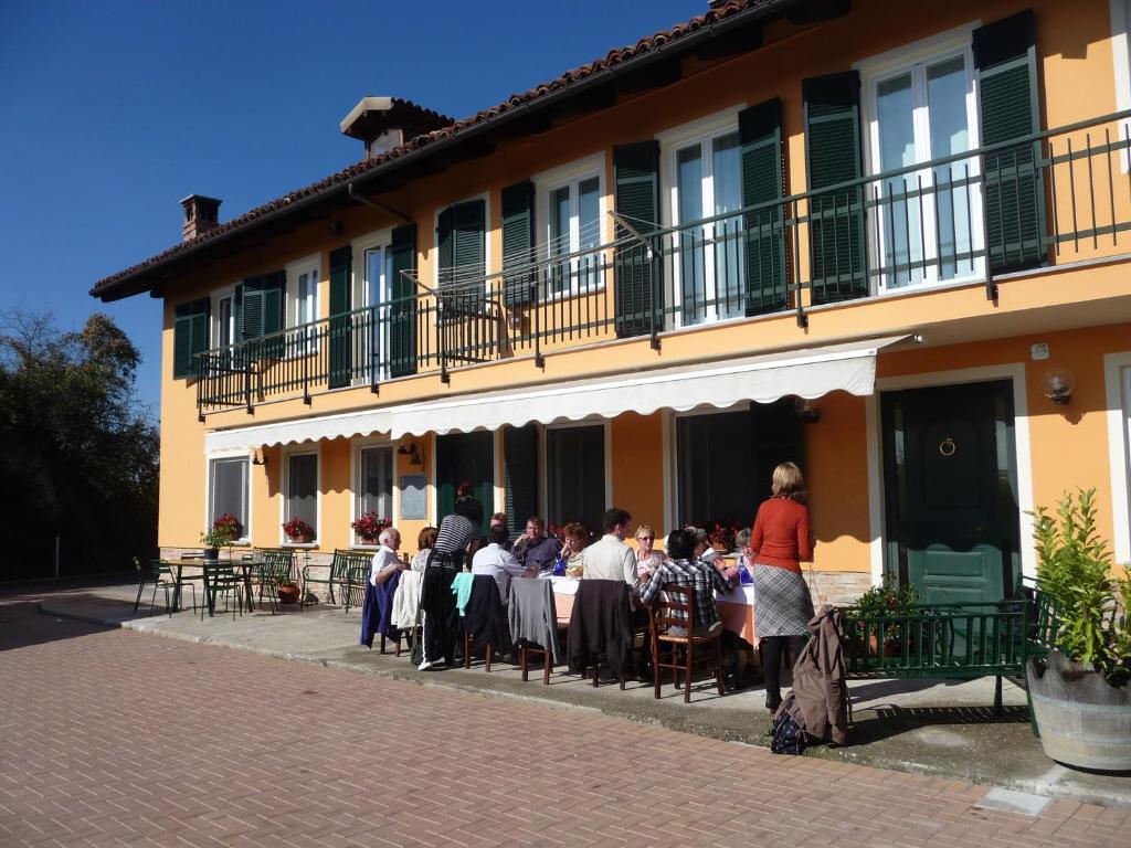 فيلا Monteu Roeroفي Agriturismo Cascina Vrona المظهر الخارجي الصورة